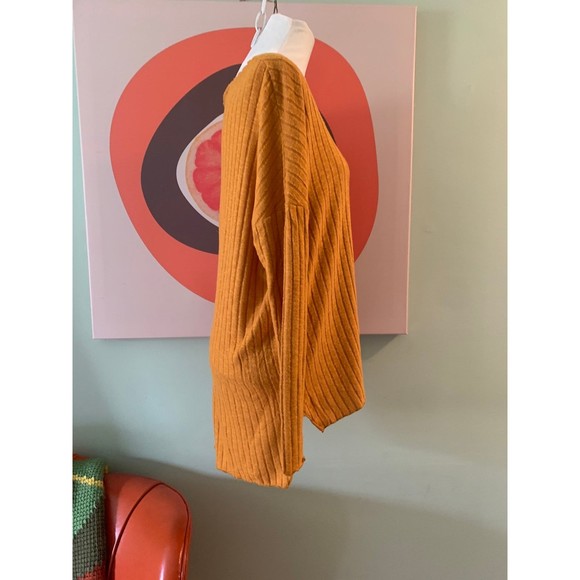 Urban Outfitters top - Picture 2 of 9